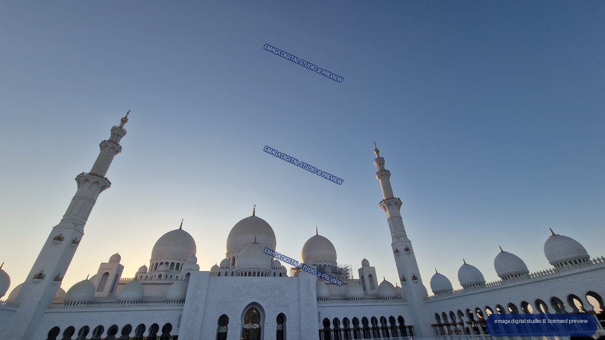 Sheikh Zayed Grand Mosque in Abu Dhabi, UAE at Blue Hour