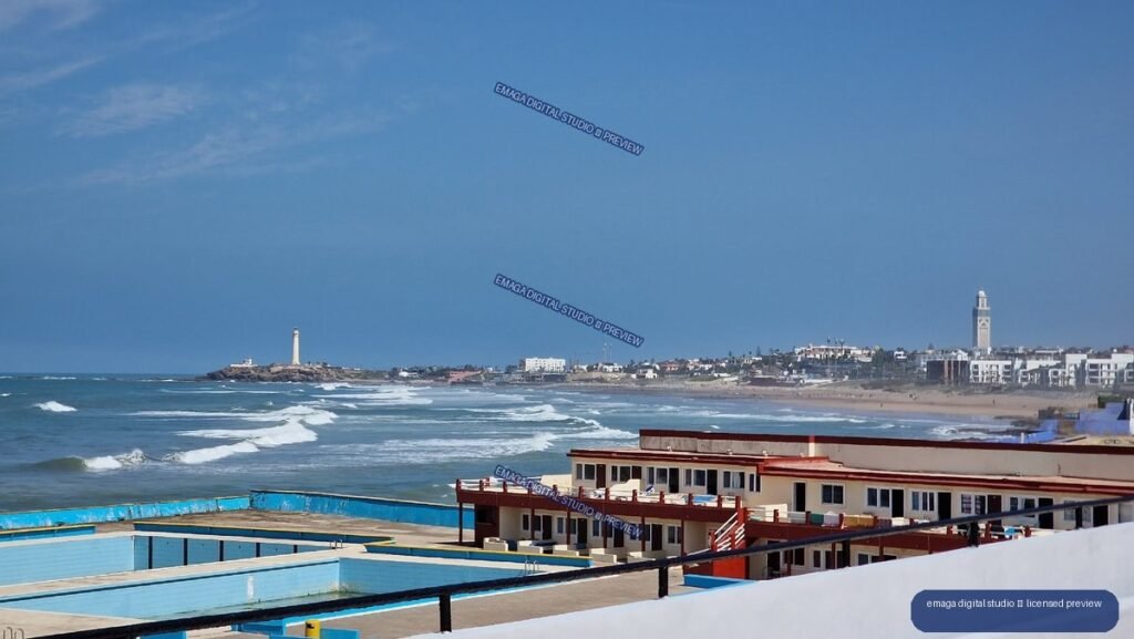 Atlantic Coast Cityscape with Lighthouse, Beach and Ocean Waves — Casablanca, Morocco