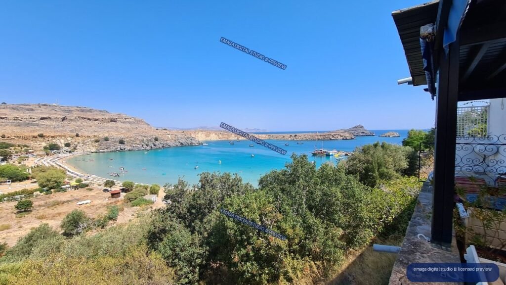 Turquoise Mediterranean Bay with Boats and Rocky Coastal Hills — Lindos, Rhodes