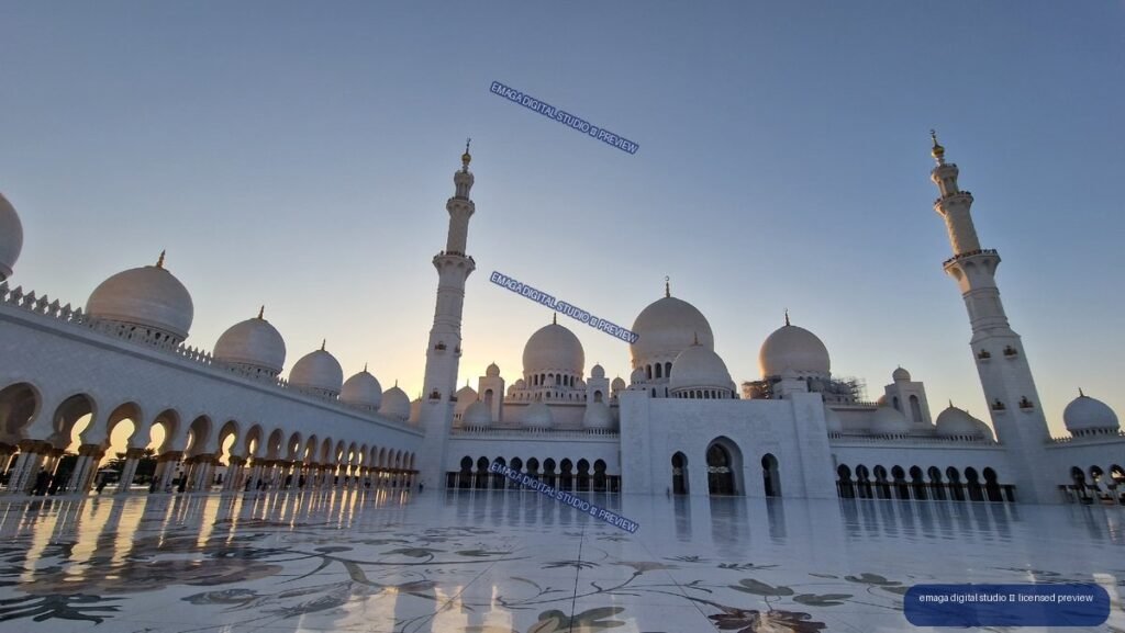 Sheikh Zayed Grand Mosque in Abu Dhabi at Sunset, UAE